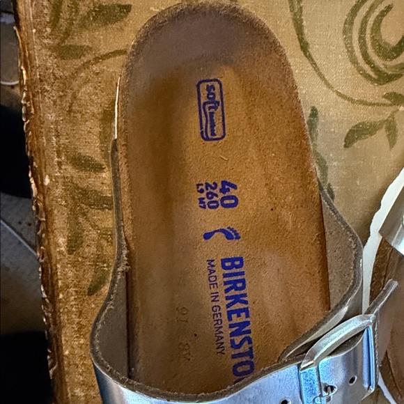 Birkenstock Metallic Silver Sandals with soft footbed. - Picture 2 of 4